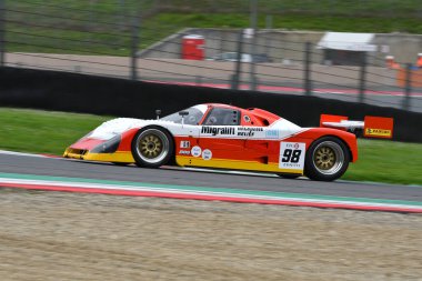 Scarperia, 2 Nisan 2023: Spice SE90C yıl 1990 Mugello Classic 2023 tarihinde İtalya 'daki Mugello Pisti' nde faaliyet gösterdi.