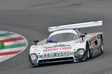 Scarperia, 2 Nisan 2023: Spice SE90C yıl 1990 Mugello Classic 2023 tarihinde İtalya 'daki Mugello Pisti' nde faaliyet gösterdi.