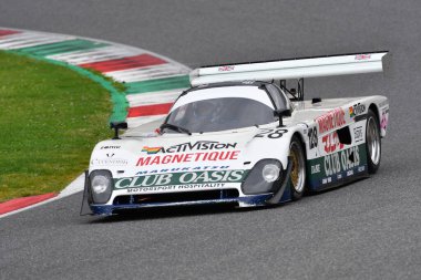 Scarperia, 2 Nisan 2023: Spice SE90C yıl 1990 Mugello Classic 2023 tarihinde İtalya 'daki Mugello Pisti' nde faaliyet gösterdi.