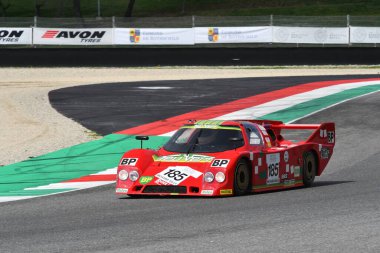 Scarperia, 2 Nisan 2023: Sthemo BMW SM C2 yıl 1985 Mugello Classic 2023 tarihinde İtalya 'daki Mugello Pisti' nde.