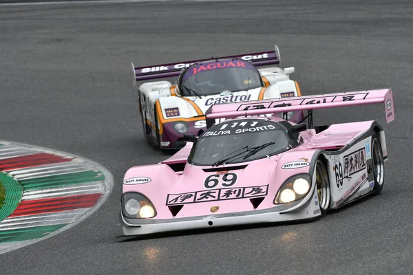 Scarperia, 2 Nisan 2023: Porsche 962 C yılı 1990 Mugello Classic 2023 yılında İtalya 'daki Mugello Pisti' nde.