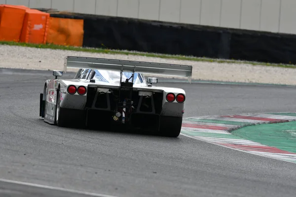 Scarperia, 2 Nisan 2023: Spice SE90C yıl 1990 Mugello Classic 2023 tarihinde İtalya 'daki Mugello Pisti' nde faaliyet gösterdi.