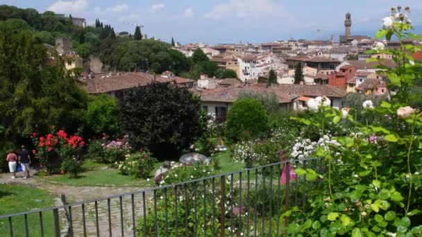 Floransa Mayıs 2023 Turistler Piazza Michelangelo Yakınlarındaki Gül Bahçesi Nden — Stok video