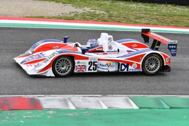 Scarperia, 2 Nisan 2023: MG-Lola EX264 2005 Mugello Classic 2023 tarihinde İtalya 'daki Mugello Pisti' nde faaliyet göstermiştir..