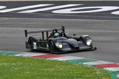 Scarperia, 2 Nisan 2023: Cesaret C60 2005 Mugello Classic 2023 sırasında İtalya 'daki Mugello Pisti' nde.