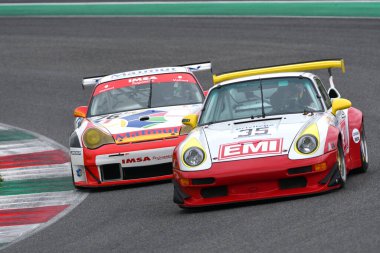 Scarperia, 2 Nisan 2023: Porsche 993 GT2 Evo Yılı 1999 Mugello Classic 2023 tarihinde İtalya 'daki Mugello Pisti' nde eylem halindeydi..