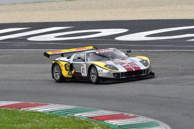 Scarperia, 2 Nisan 2023: Ford GT yılı 2010 Mugello Classic 2023 'te İtalya' daki Mugello Pisti 'nde eylem halinde..