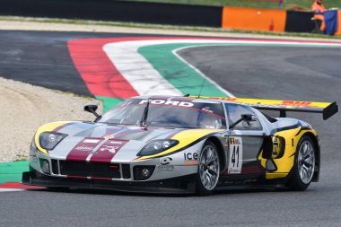 Scarperia, 2 Nisan 2023: Ford GT yılı 2010 Mugello Classic 2023 'te İtalya' daki Mugello Pisti 'nde eylem halinde..