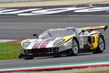 Scarperia, 2 Nisan 2023: Ford GT yılı 2010 Mugello Classic 2023 'te İtalya' daki Mugello Pisti 'nde eylem halinde..