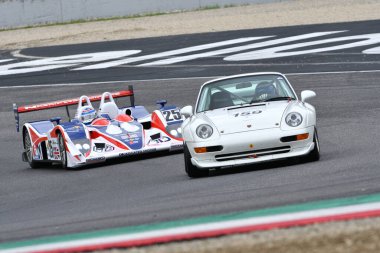 Scarperia, 2 Nisan 2023: Porsche 993 GT2 Evo Yılı 1999 Mugello Classic 2023 tarihinde İtalya 'daki Mugello Pisti' nde eylem halindeydi..