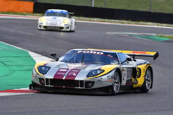 Scarperia, 2 Nisan 2023: Ford GT yılı 2010 Mugello Classic 2023 'te İtalya' daki Mugello Pisti 'nde eylem halinde..