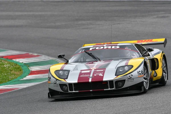 Scarperia, 2 Nisan 2023: Ford GT yılı 2010 Mugello Classic 2023 'te İtalya' daki Mugello Pisti 'nde eylem halinde..