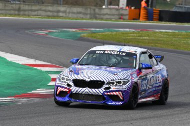 Scarperia, 23 Mart 2023: BMW Hofor Team Racing by Bonk Motorsport drive by Meyer-Piepmeyer-Kroll-Partl-Schmidt İtalya 'daki Mugello Pisti' nde 12: 00 Hankook Yarışı sırasında.