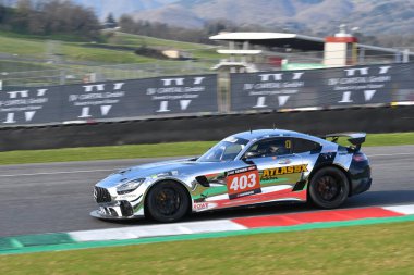 Scarperia, 23 Mart 2023: Atlas BX Motorsports takımından Mercedes-AMG GT4 Cho-Roelof-Bruins-Kim İtalya Mugello Pisti 'nde 12: 00 Hankook Yarışı sırasında görev başında..