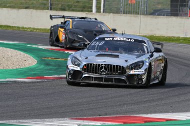 Scarperia, 23 Mart 2023: Atlas BX Motorsports takımından Mercedes-AMG GT4 Cho-Roelof-Bruins-Kim İtalya Mugello Pisti 'nde 12: 00 Hankook Yarışı sırasında görev başında..
