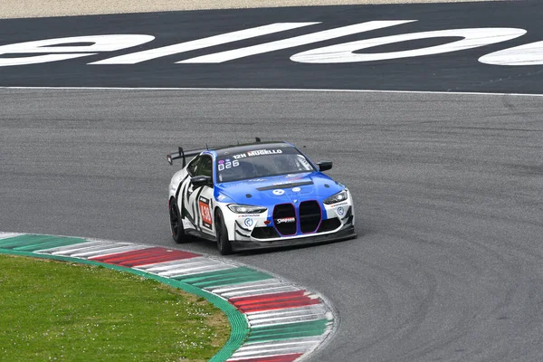 Scarperia, 23 Mart 2023: Vladykin-Carl- Cavers-Holloway tarafından sürülen Simpson Takımı 'nın BMW M4 GT4' ü İtalya Mugello Pisti 'nde 12: 00 Hankook Yarışı sırasında.