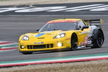 Scarperia, 2 Nisan 2023: Chevrolet Corvette C6 ZR1 yıl 2010 Mugello Classic 2023 'te İtalya Mugello Pisti' nde.