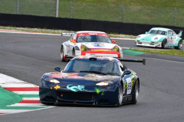 Scarperia, 2 Nisan 2023: Chrisler Viper GTS-R GT1 Mugello Classic 2023 'te İtalya' daki Mugello Pisti 'nde eylem halinde..