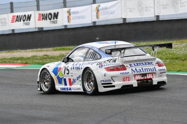 Scarperia, 2 Nisan 2023: Porsche 997 GT3 RSR yılı 2009 Mugello Classic 2023 tarihinde İtalya 'daki Mugello Pisti' nde.