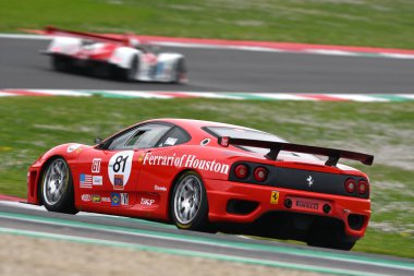 Scarperia, 2 Nisan 2023: Ferrari F430 GTC Evo 2009 Mugello Classic 2023 tarihinde İtalya 'daki Mugello Pisti' nde eylem halindedir..
