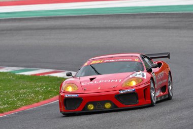 Scarperia, 2 Nisan 2023: Ferrari 360 Modena N-GT yılı 2003 Mugello Classic 2023 'te İtalya' daki Mugello Pisti 'nde eylem halindeydi..