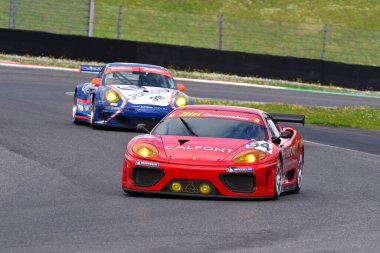 Scarperia, 2 Nisan 2023: Ferrari 360 Modena N-GT yılı 2003 Mugello Classic 2023 'te İtalya' daki Mugello Pisti 'nde eylem halindeydi..