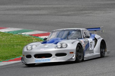 Scarperia, 2 Nisan 2023: Marcos LM 500 yıl 1994 Mugello Classic 2023 'te İtalya Mugello Pisti' nde.