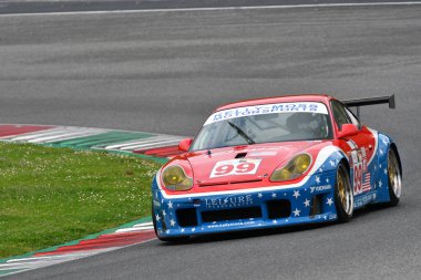 Scarperia, 2 Nisan 2023: Porsche 996 GT3-RS yıl 2001 Mugello Classic 2023 tarihinde İtalya 'daki Mugello Pisti' nde faaliyet gösterdi.