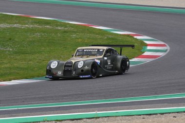 Scarperia, 2 Nisan 2023: Morgan Aero 8 GT3 yıl 2009 Mugello Classic 2023 'te İtalya Mugello Pisti' nde.