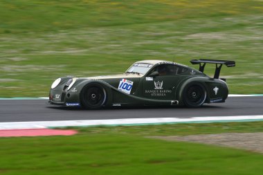 Scarperia, 2 Nisan 2023: Morgan Aero 8 GT3 yıl 2009 Mugello Classic 2023 'te İtalya Mugello Pisti' nde.