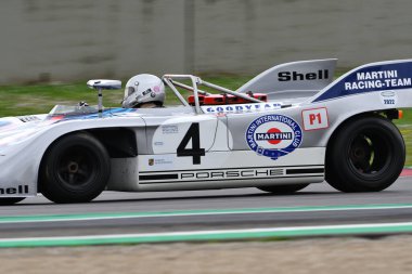 Scarperia, 2 Nisan 2023: Porsche 908-03, 1971 Mugello Classic 2023 'te İtalya' daki Mugello Pisti 'nde eylem halindeydi..