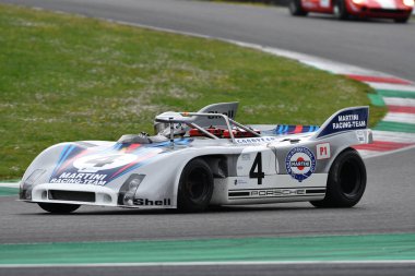 Scarperia, 2 Nisan 2023: Porsche 908-03, 1971 Mugello Classic 2023 'te İtalya' daki Mugello Pisti 'nde eylem halindeydi..
