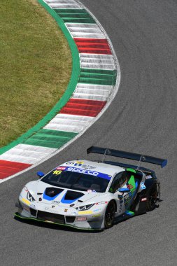 Scarperia, 7 Temmuz 2023: IMPERIALE Ekibi 'nden Lamborghini Huracan GT3 Garcia Miguel ve Bartholomew Jack tarafından Mugello Pisti' ndeki İtalya Şampiyonası antrenmanı sırasında kullanıldı. İtalya