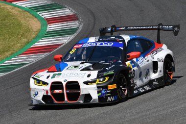 Scarperia, 7 Temmuz 2023: BMW M4 GT3 İtalyan ekibi BMW Ceccato Racing Guerra Francesco ve Tamburini Carlo tarafından Mugello Pisti 'nde oynanan İtalya Şampiyonası antrenmanı sırasında kullanılmıştır. İtalya.