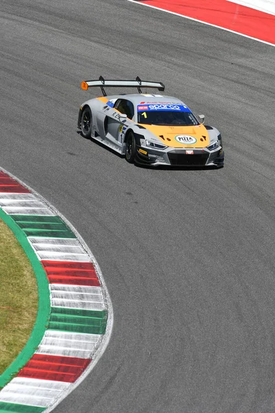 Scarperia, 7 Temmuz 2023: AUDI Sport Italia takımından Audi R8 LMS GT3, Attianalı Luca ve Stuvik Sandy Nicholas tarafından Mugello Pisti 'nde oynanan İtalya Şampiyonası antrenmanında kullanıldı. İtalya.