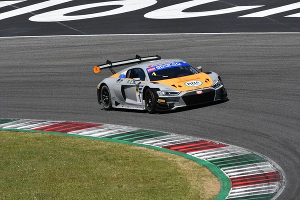 Scarperia, 7 Temmuz 2023: AUDI Sport Italia takımından Audi R8 LMS GT3, Attianalı Luca ve Stuvik Sandy Nicholas tarafından Mugello Pisti 'nde oynanan İtalya Şampiyonası antrenmanında kullanıldı. İtalya.