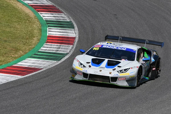 Scarperia, 7 Temmuz 2023: IMPERIALE Ekibi 'nden Lamborghini Huracan GT3 Garcia Miguel ve Bartholomew Jack tarafından Mugello Pisti' ndeki İtalya Şampiyonası antrenmanı sırasında kullanıldı. İtalya