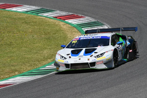 Scarperia, 7 Temmuz 2023: IMPERIALE Ekibi 'nden Lamborghini Huracan GT3 Garcia Miguel ve Bartholomew Jack tarafından Mugello Pisti' ndeki İtalya Şampiyonası antrenmanı sırasında kullanıldı. İtalya