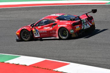 Scarperia, 7 Temmuz 2023: AF CORSE Srl takımından Ferrari 488 GT3 Gai Stefano ve Donno Eliseo tarafından Mugello Pisti 'nde İtalya Şampiyonası antrenmanında kullanıldı. İtalya.