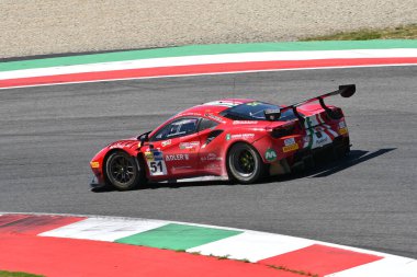 Scarperia, 7 Temmuz 2023: AF CORSE Srl takımından Ferrari 488 GT3 Gai Stefano ve Donno Eliseo tarafından Mugello Pisti 'nde İtalya Şampiyonası antrenmanında kullanıldı. İtalya.