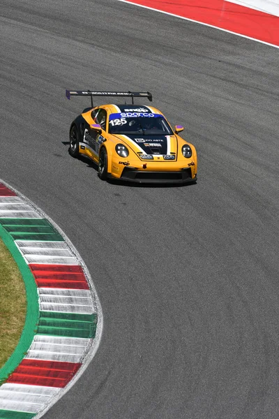 Скарперия Июля 2023 Porsche 992 Team Enrico Fulgenzi Racing Drive — стоковое фото