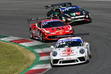 Scarperia, 7 Temmuz 2023: GDL RACING SRI takımından Porsche 992 Luvisi Matteo ve Guerra Marco Mugello Pisti 'nde İtalya Şampiyonası antrenmanında. İtalya.