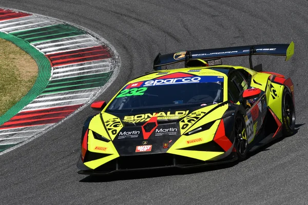 Scarperia, 7 Temmuz 2023: BONALDI MOTORT srl takımından Lamborghini Huracan Supertrofeo, Moretti Marzio ve Lazzaroni Filippo tarafından Mugello Pisti 'nde oynanan İtalya Şampiyonası antrenmanı sırasında kullanıldı. İtalya.