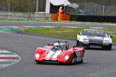 Scarperia, 2 Nisan 2023: Lola T212, 1971 Mugello Classic 2023 'te İtalya Mugello Pisti' nde eylem halindeydi..