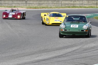 Scarperia, 2 Nisan 2023: Porsche 911 1972 Mugello Classic 2023 yılında İtalya 'daki Mugello Pisti' nde faaliyet gösterdi.