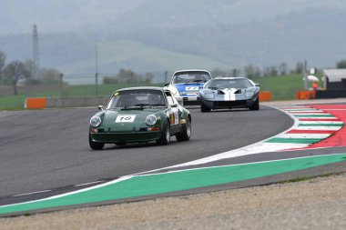 Scarperia, 2 Nisan 2023: Porsche 911 1972 Mugello Classic 2023 yılında İtalya 'daki Mugello Pisti' nde faaliyet gösterdi.
