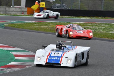 Scarperia, 2 Nisan 2023: Chevron B19 yıl 1971 Mugello Classic 2023 tarihinde İtalya 'daki Mugello Pisti' nde eylem halindeydi..