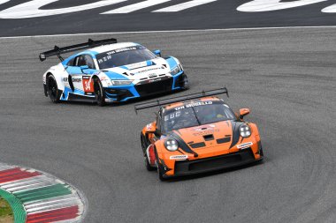 Scarperia, 23 Mart 2023: Porsche 911 GT3 Cup 992, Breukers-Danz takımı tarafından İtalya 'daki Mugello Pisti' nde gerçekleştirilen 12h Hankook Yarışı sırasında kullanılmıştır..