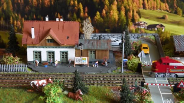 Florenz Mai 2023 Miniaturbahn Modelleisenbahn Miniaturmodell Eines Güterzuges Der Herbst — Stockvideo