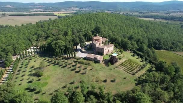 意大利 2023年9月 蒙特西皮San Galgano教堂的空中景观 锡耶纳省Chiusdino附近的Montesiepi的一个天主教礼拜场所 意大利 — 图库视频影像